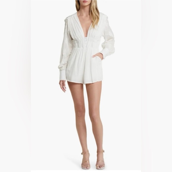 YLLW the Label White Alora Deep V Neckline Embroidered Playsuit Romper NEW Sz M - Picture 6 of 7